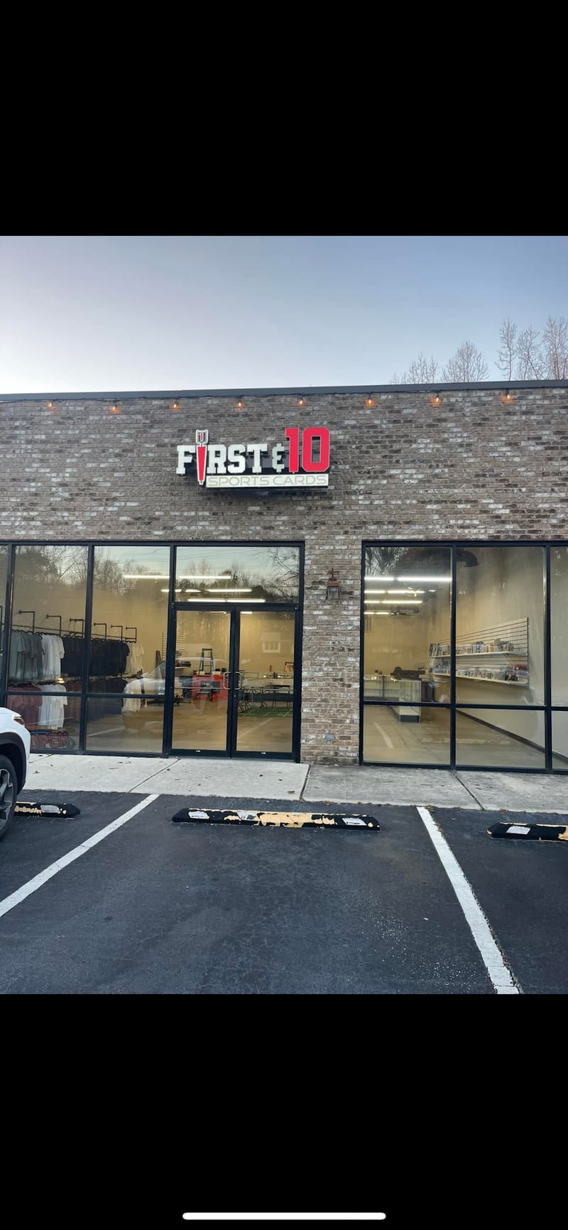 1st & 10 Sports Cards, a TCG store in Warrior