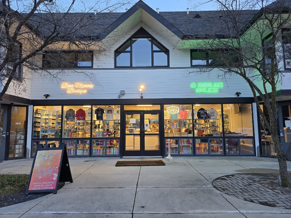 9 Realms Relics, tienda de TCG en Boise
