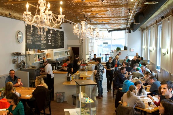 Across the Board Game Café, tienda de TCG en Winnipeg