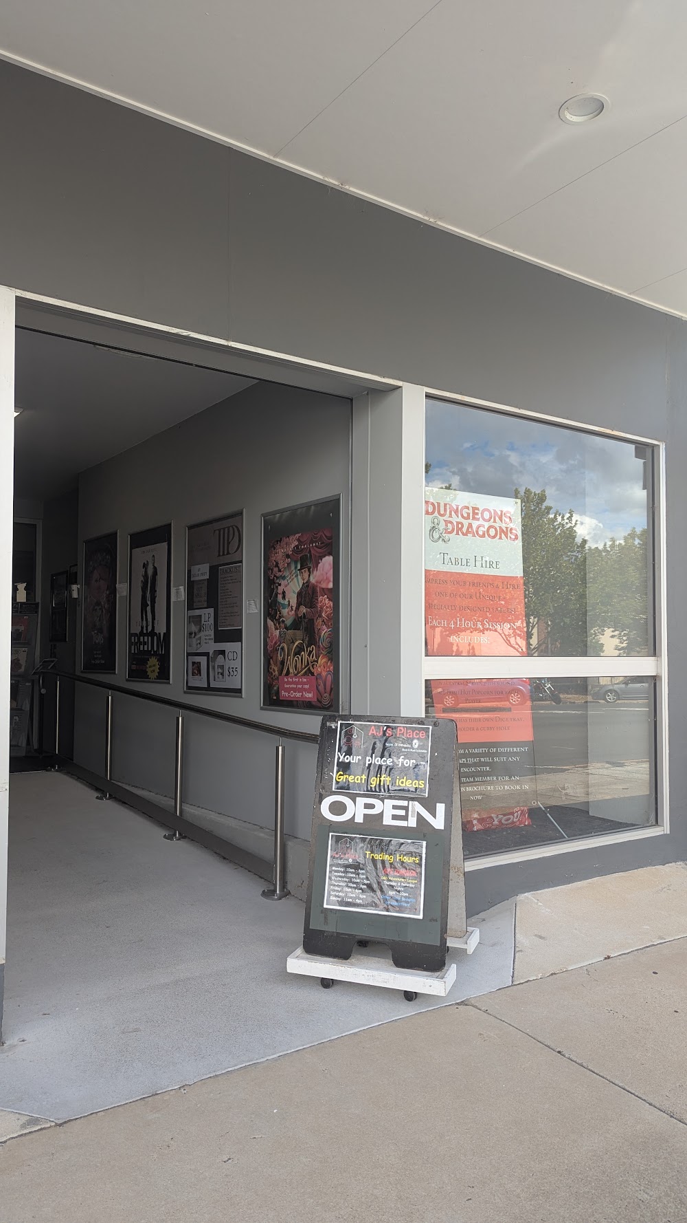 AJs Place, tienda de TCG en Warwick