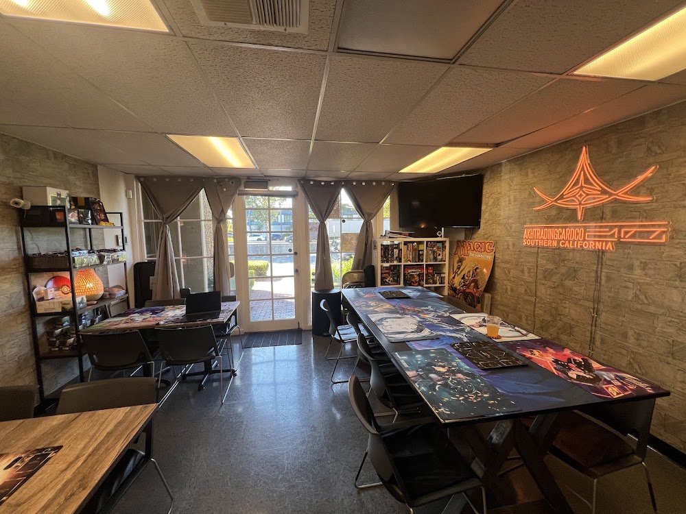 Akh Trading Card Co, tienda de TCG en Garden Grove