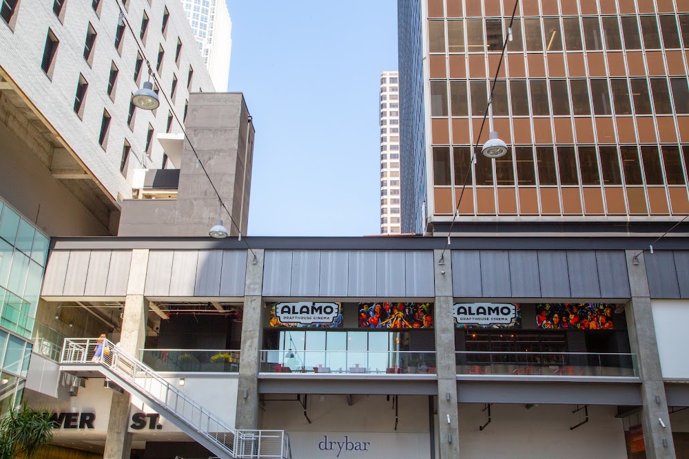 Alamo Drafthouse Cinema Downtown Los Angeles, tienda de TCG en Los Angeles