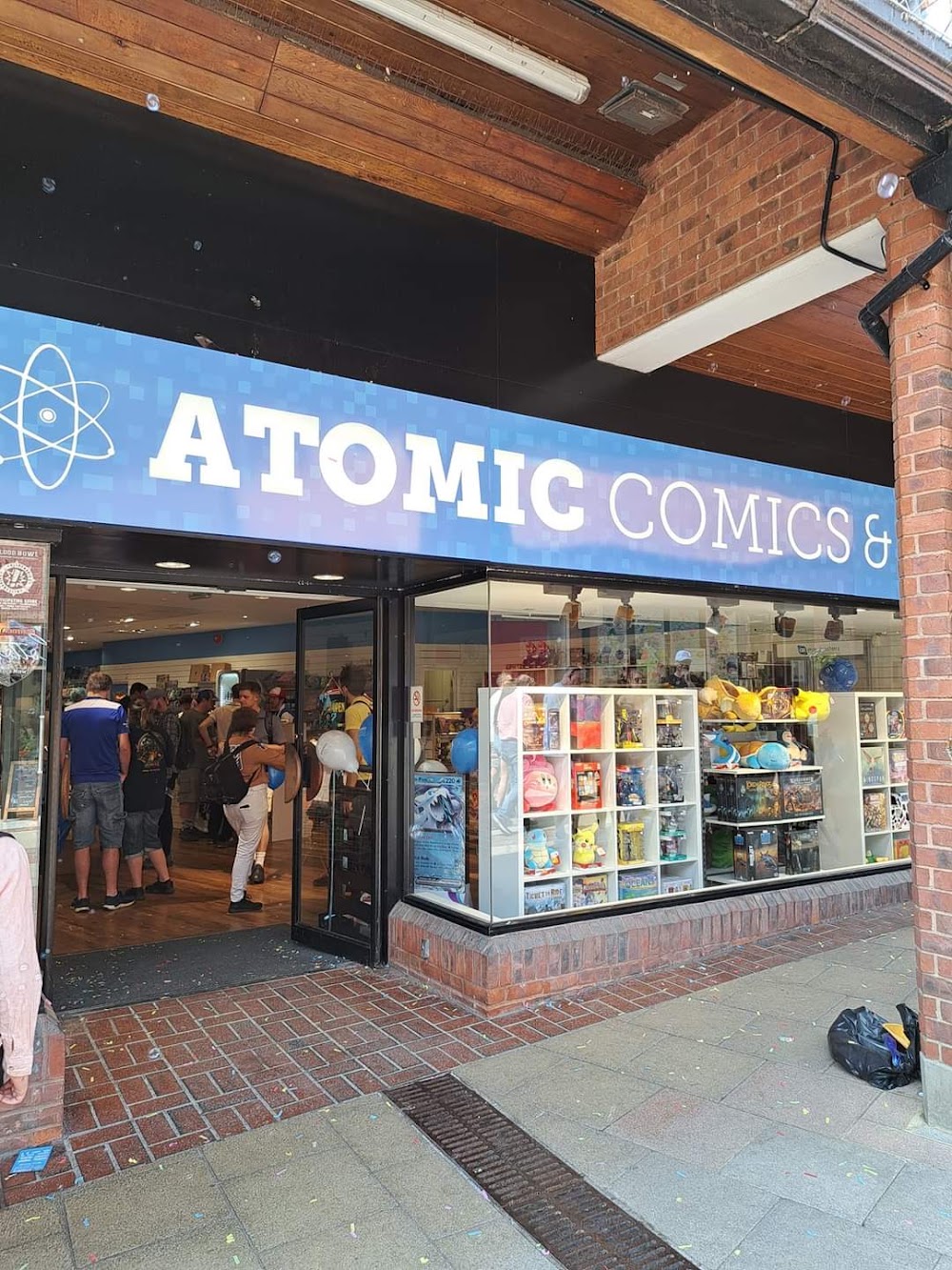 Atomic Comics & Games, tienda de TCG en Yeovil