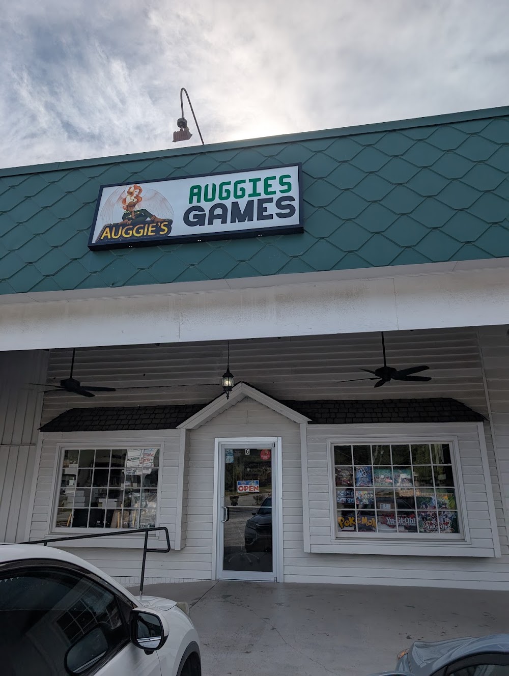 AUGGIES GAMES, tienda de TCG en Stone Mountain