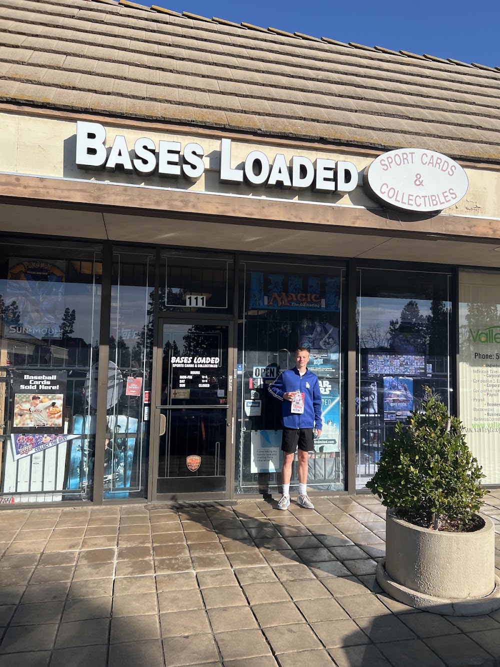 Bases Loaded, tienda de TCG en Fresno