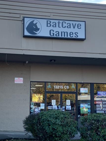 BatCave Games, tienda de TCG en Vancouver