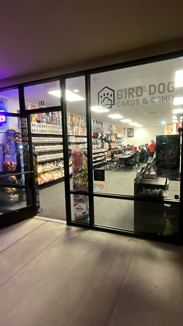 Bird Dog Cards and Comix, tienda de TCG en Fresno
