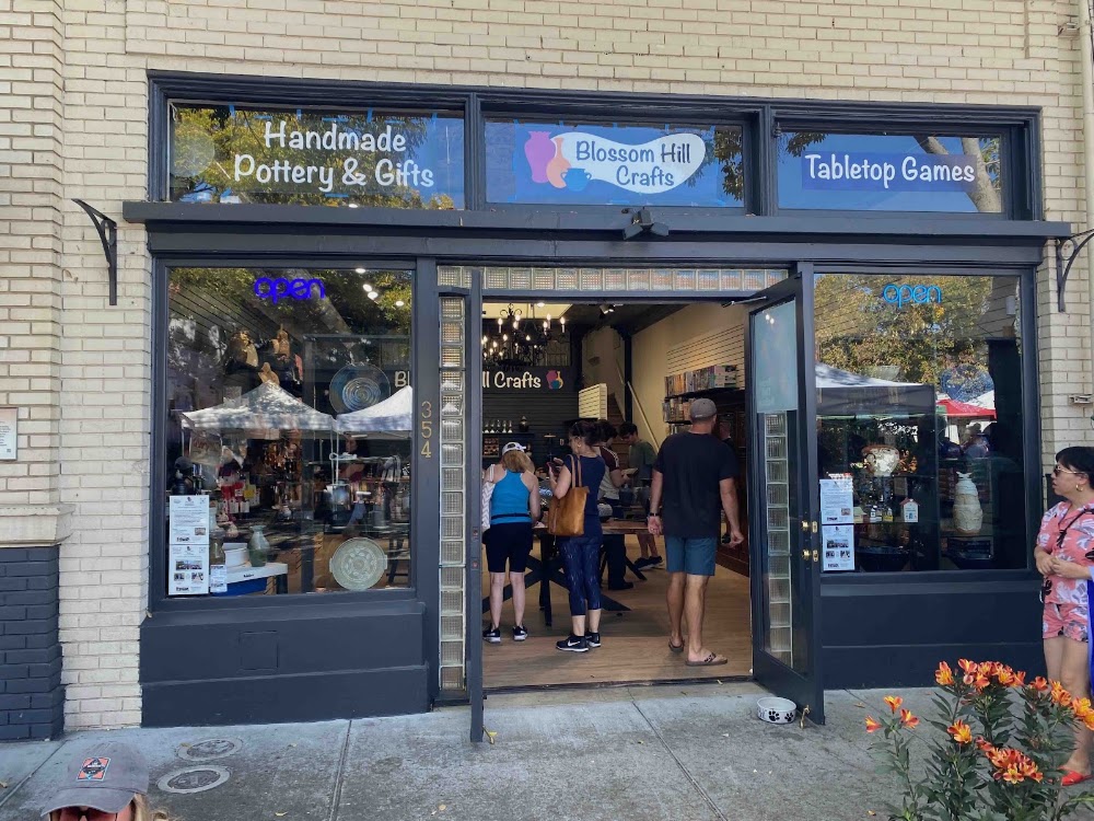 Blossom Hill Crafts, tienda de TCG en Campbell