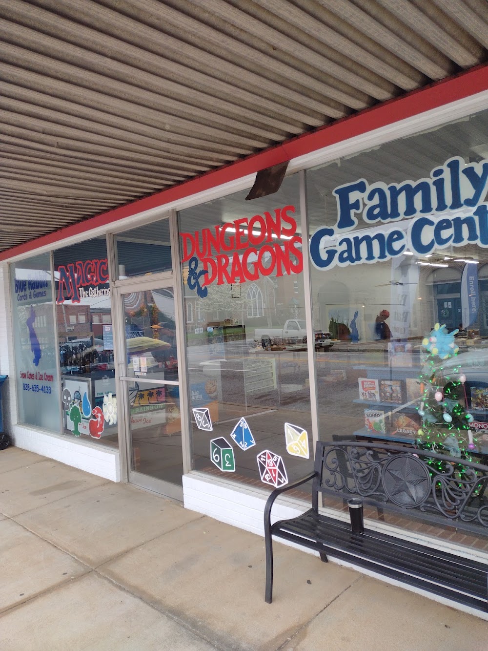 Blue Rabbit Cards and Games, tienda de TCG en Taylorsville