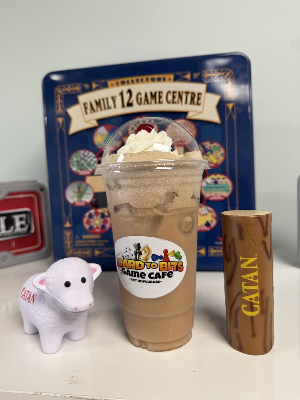 BOARD TO BITS GAME CAFE, tienda de TCG en Niagara Falls