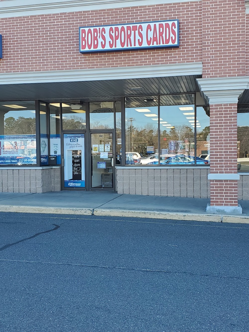 Bob's Sports Cards & Memorabilia, tienda de TCG en Howell