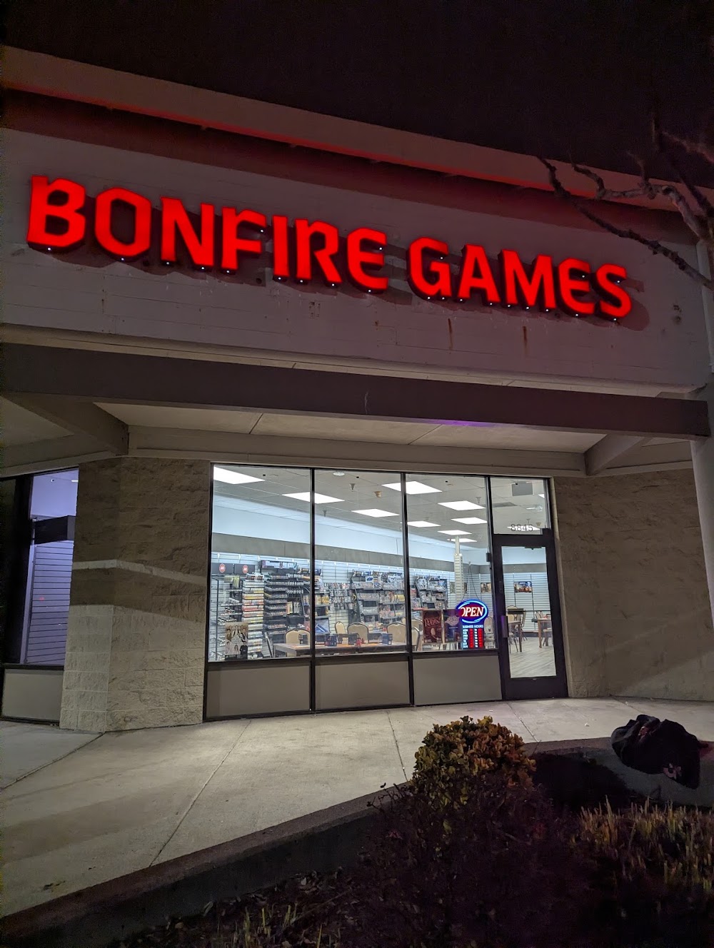 Bonfire Games, tienda de TCG en Orangevale
