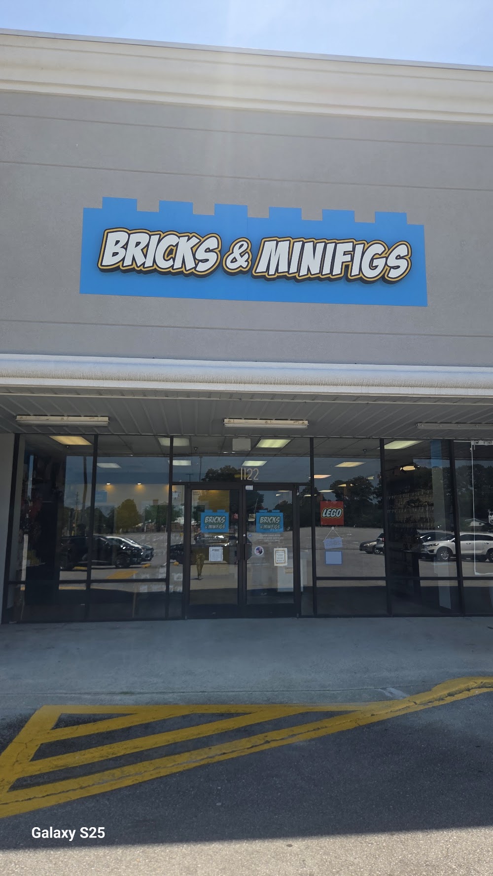 Bricks and Minifigs, tienda de TCG en Jacksonville