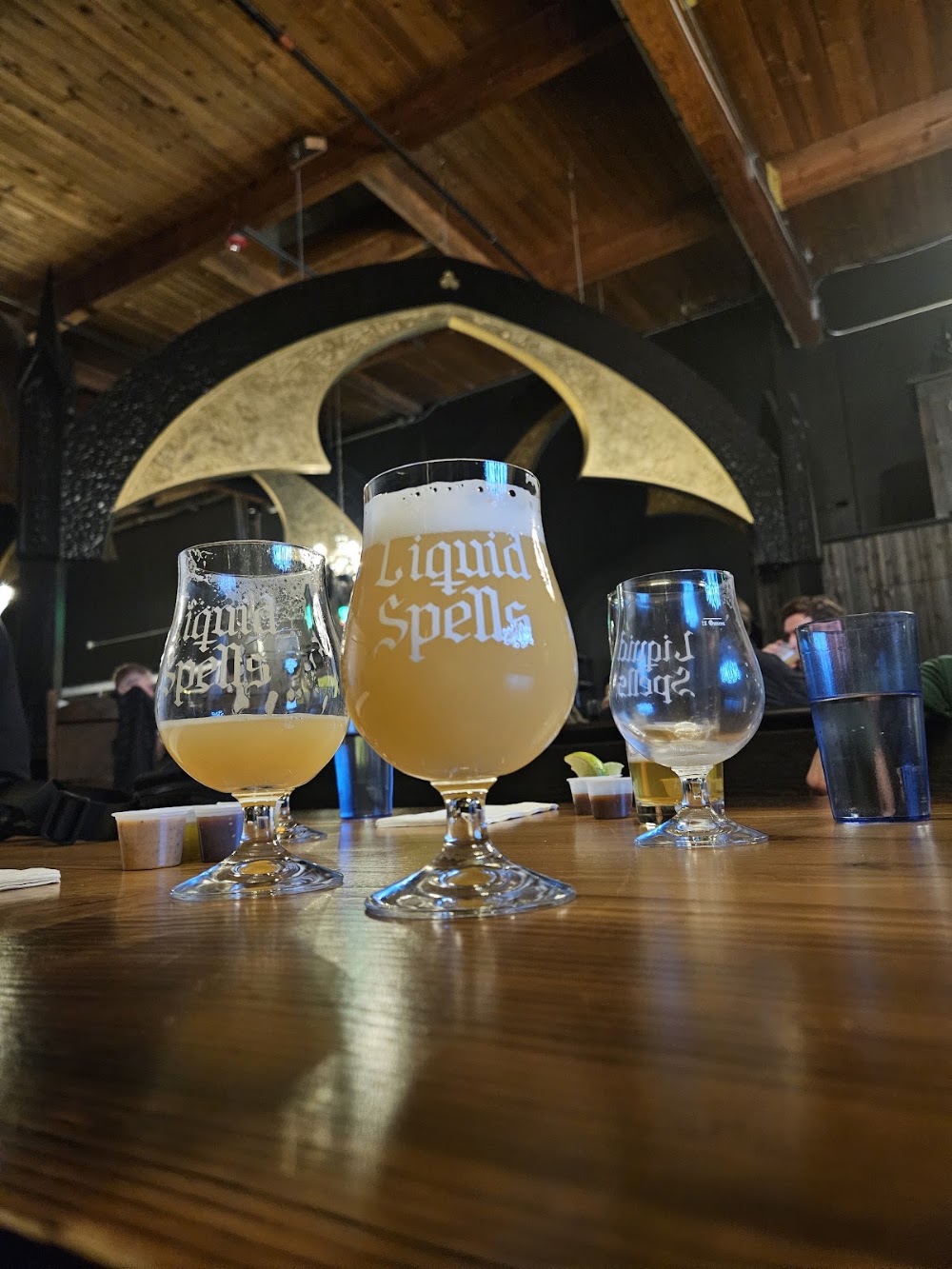 Brujos Brewing, tienda de TCG en Portland