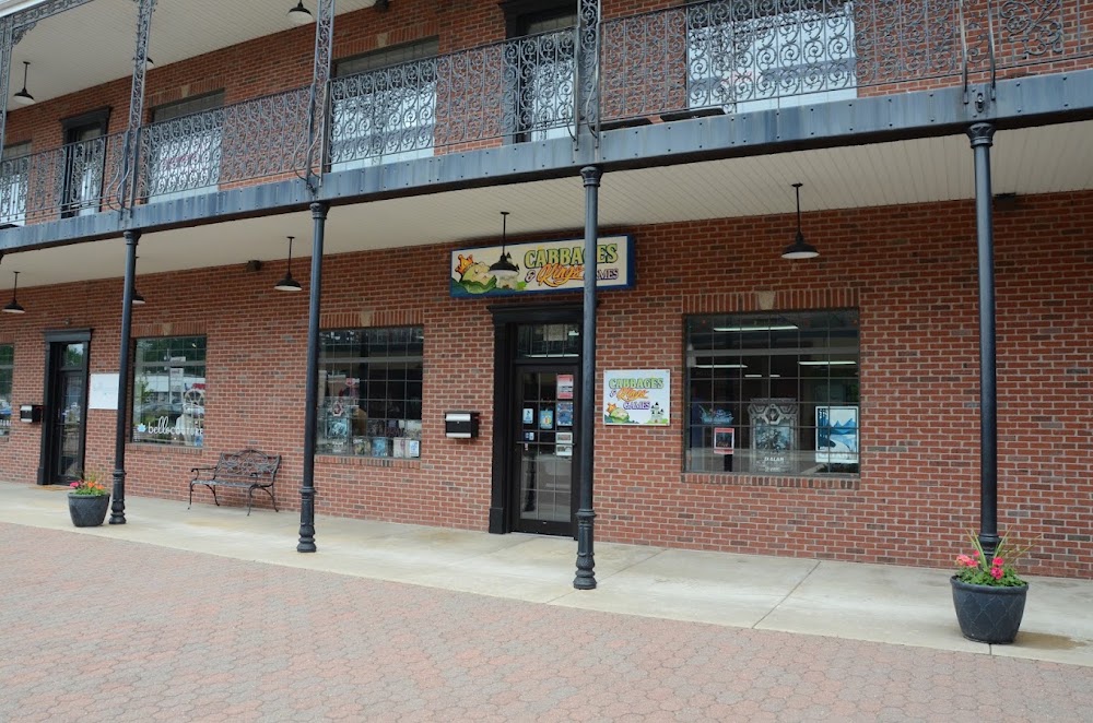 Cabbages and Kings, tienda de TCG en Peoria Heights