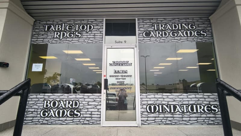 Cardboard Castle Games, tienda de TCG en Evans