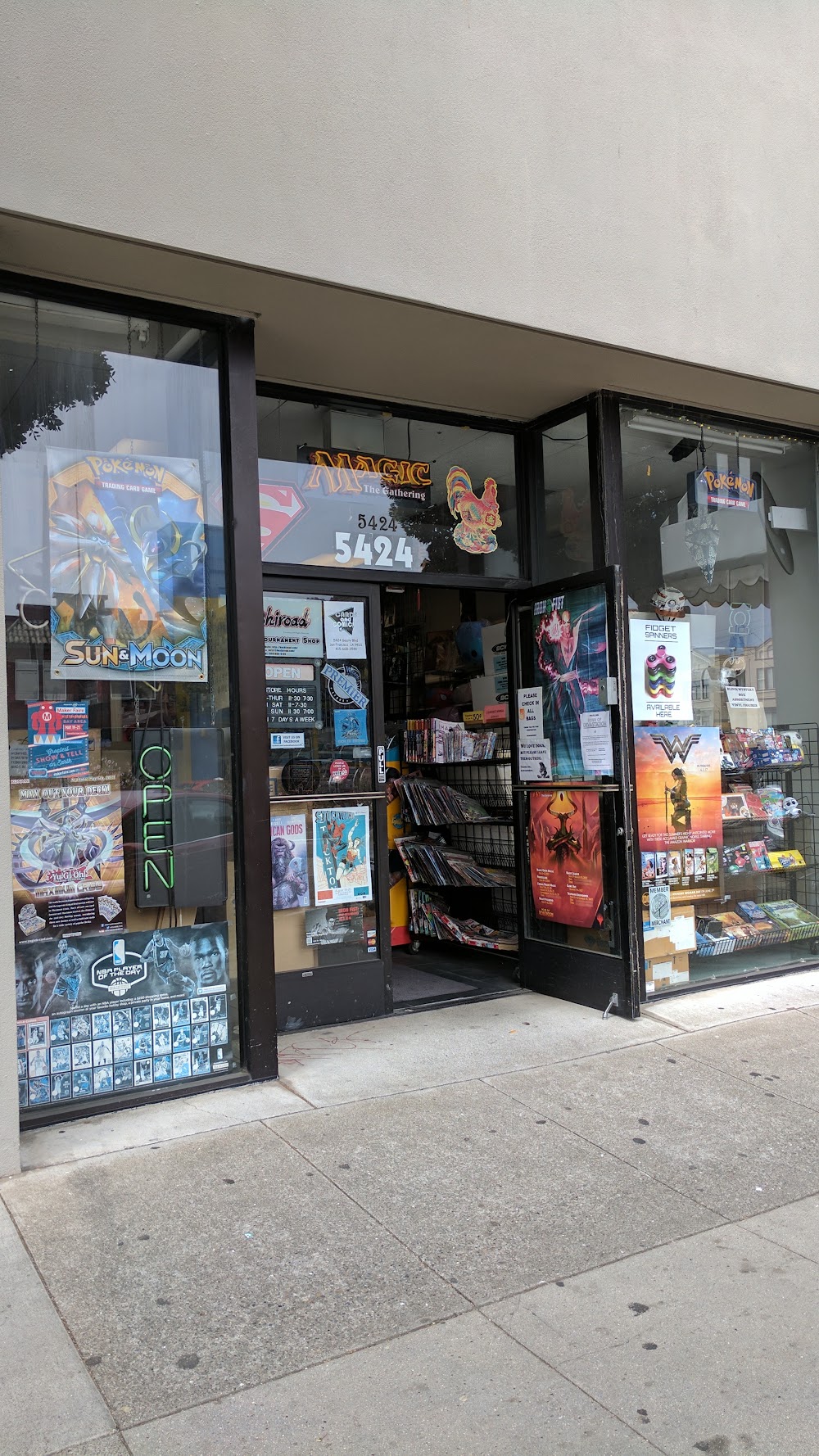 Cards & Comics Central, tienda de TCG en San Francisco