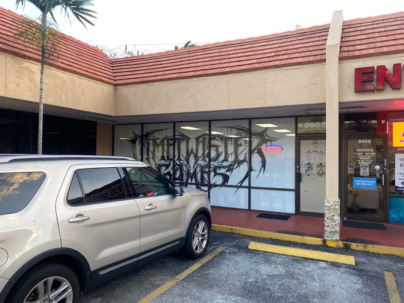 CARDXCARDS, tienda de TCG en Davie