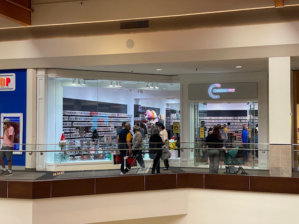 Chrono Toys, tienda de TCG en Brea