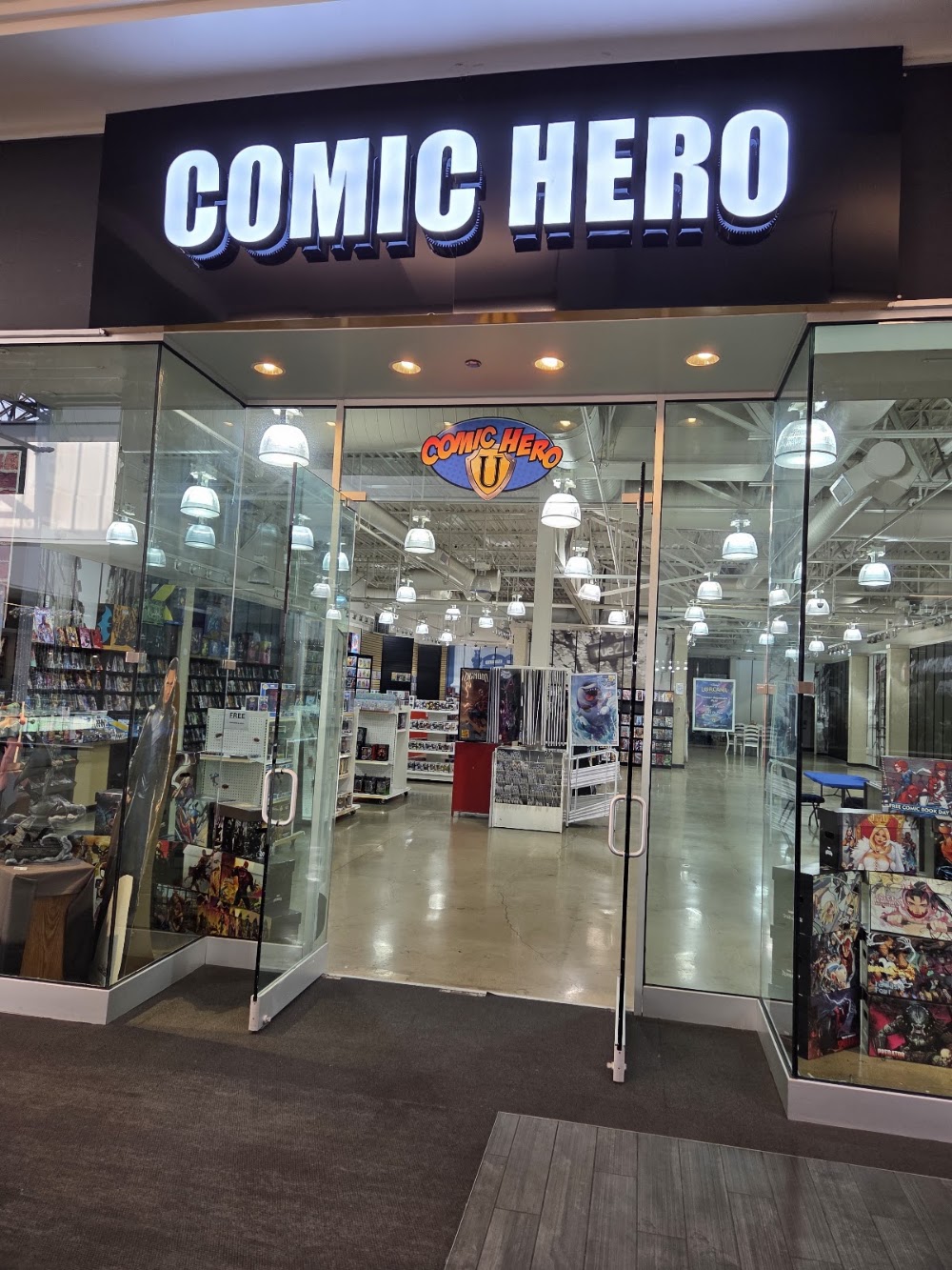 Comic Hero University, tienda de TCG en Montclair