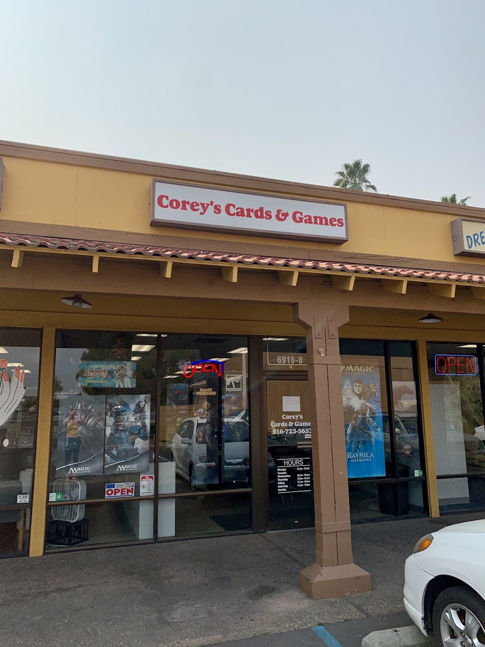 Corey's Cards & Games, tienda de TCG en Citrus Heights