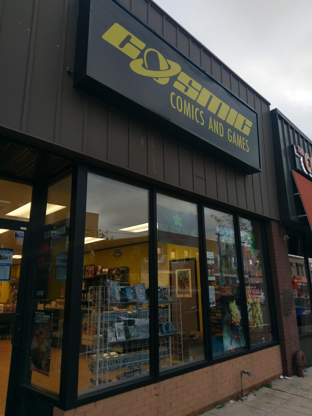 Cosmic Comics and Games, tienda de TCG en Baldwin
