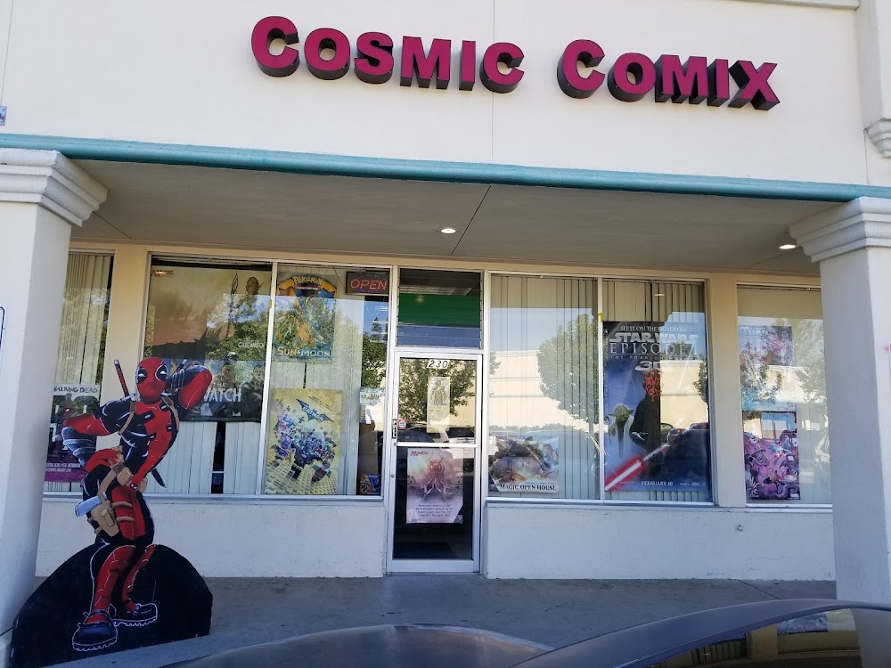 Cosmic Comix, tienda de TCG en Auburn