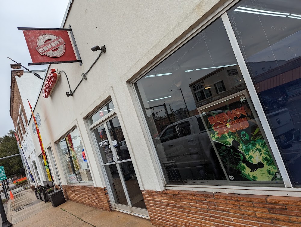 Covert Comics & Collectibles, tienda de TCG en Foley