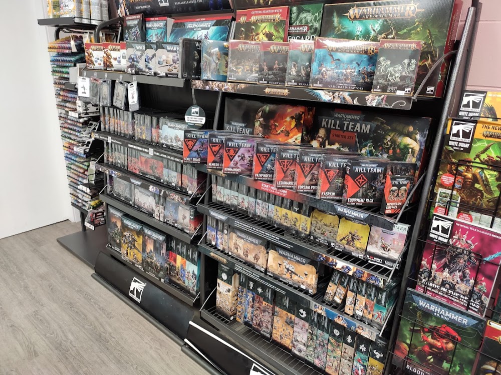 CREATIVE MAGIC ART & HOBBY, tienda de TCG en 100 Mile House
