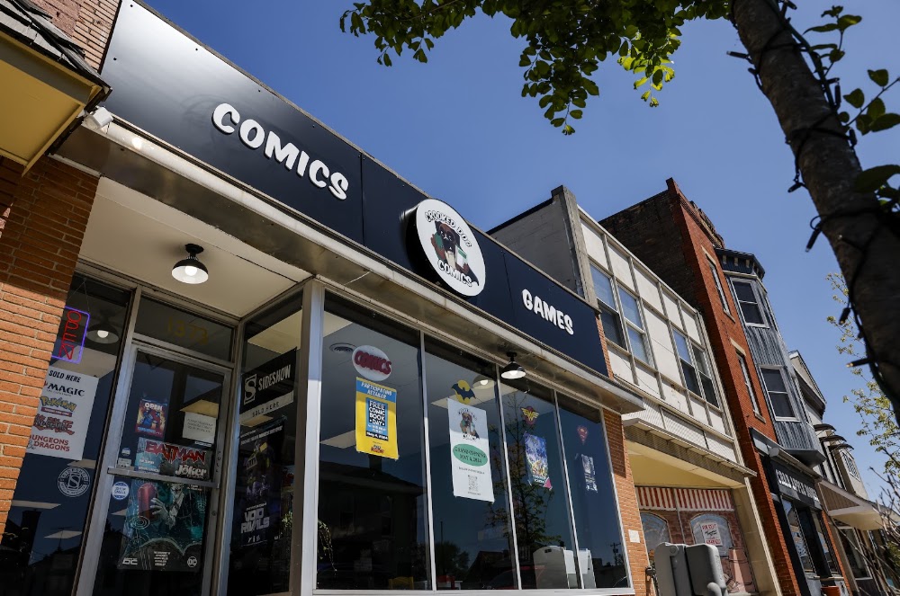 Crooked Dog Comics, tienda de TCG en Middletown