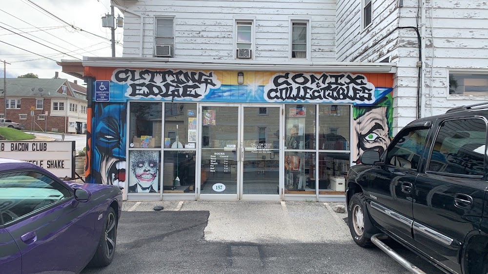 Cutting Edge Comix & Collectibles, tienda de TCG en Red Lion