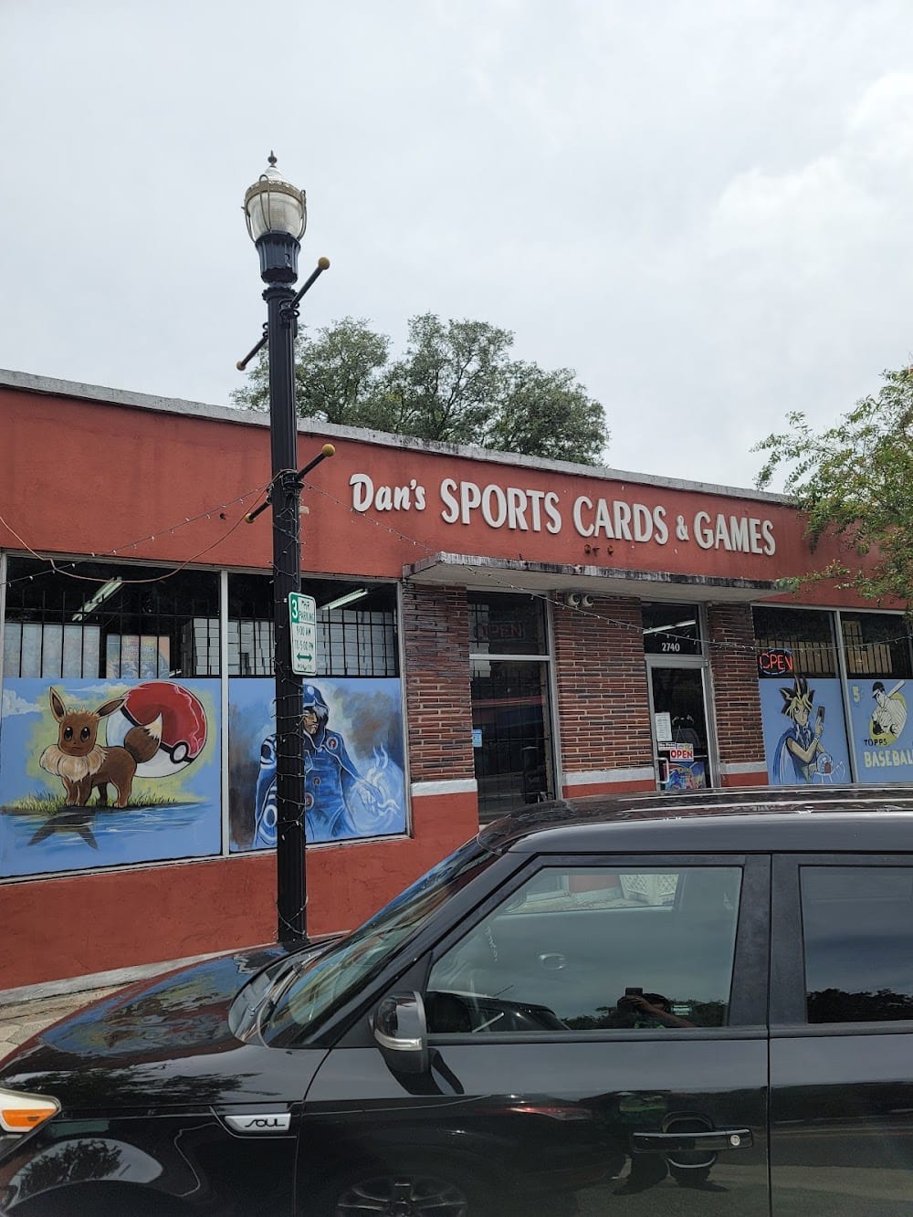 Dans Sports Cards & Games, tienda de TCG en Jacksonville
