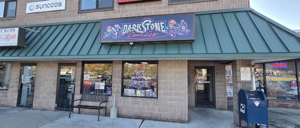 Darkstone Comics, tienda de TCG en Chester