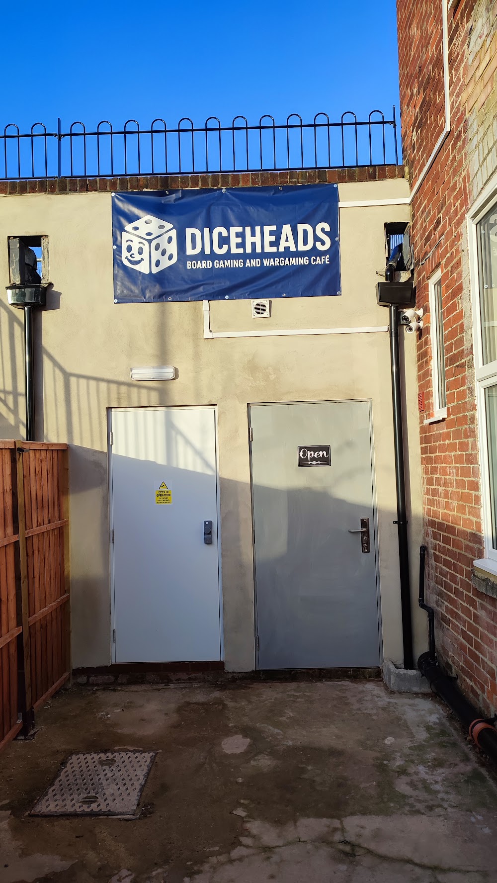 Diceheads, tienda de TCG en Gosport