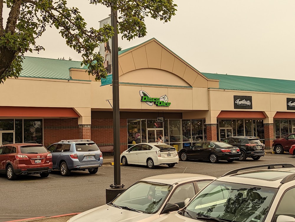Discs & Dice, tienda de TCG en Troutdale