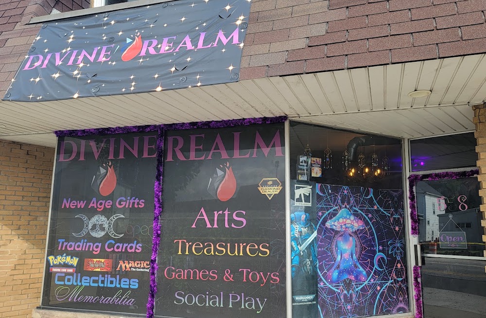 Divine Realm, tienda de TCG en Elyria