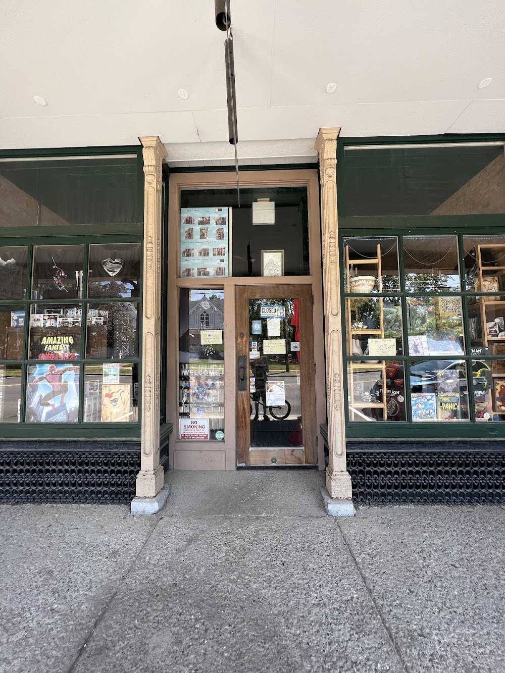 Dork Forest Comics, tienda de TCG en Clifton Springs
