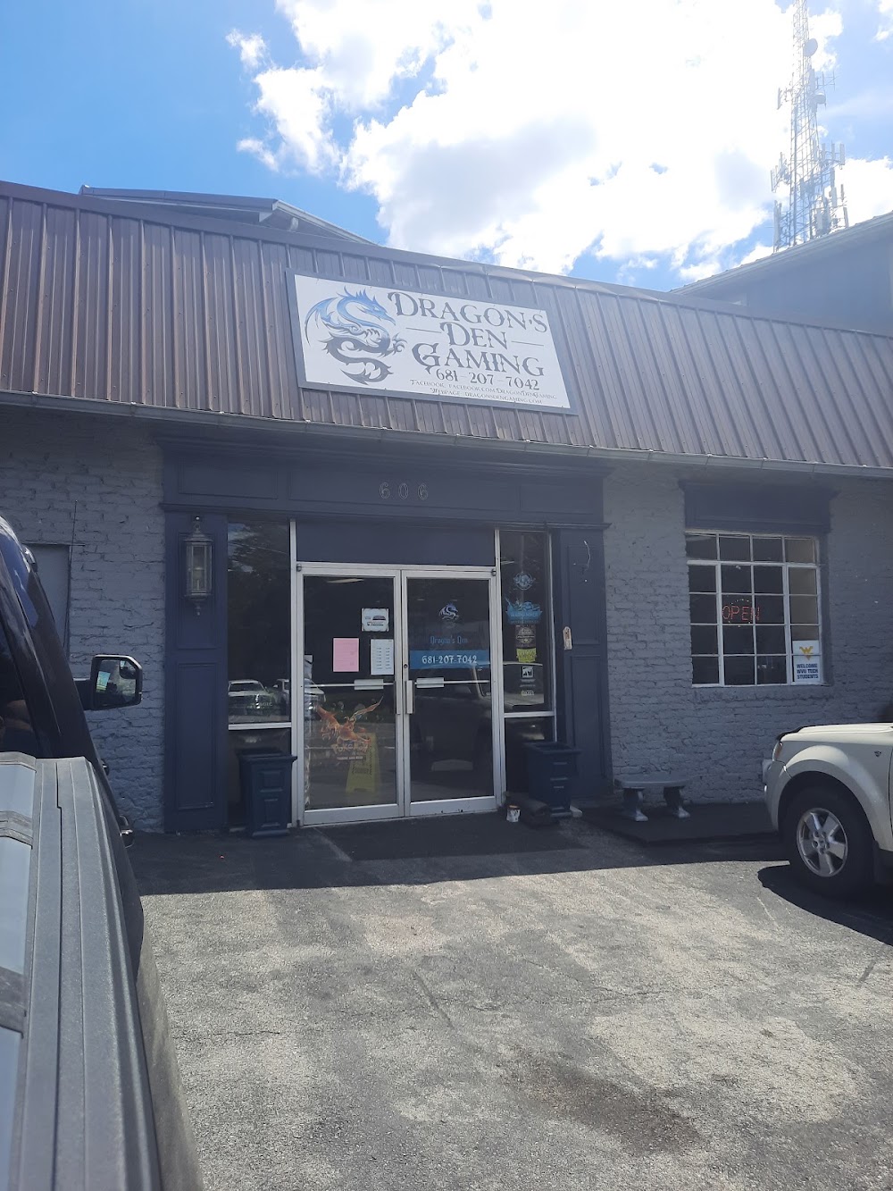 Dragon’s Den Gaming, tienda de TCG en Beckley