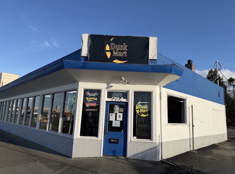 Dusk Mart, tienda de TCG en Port Angeles