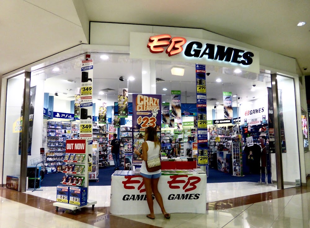 EB Games Australia Fair, tienda de TCG en Southport