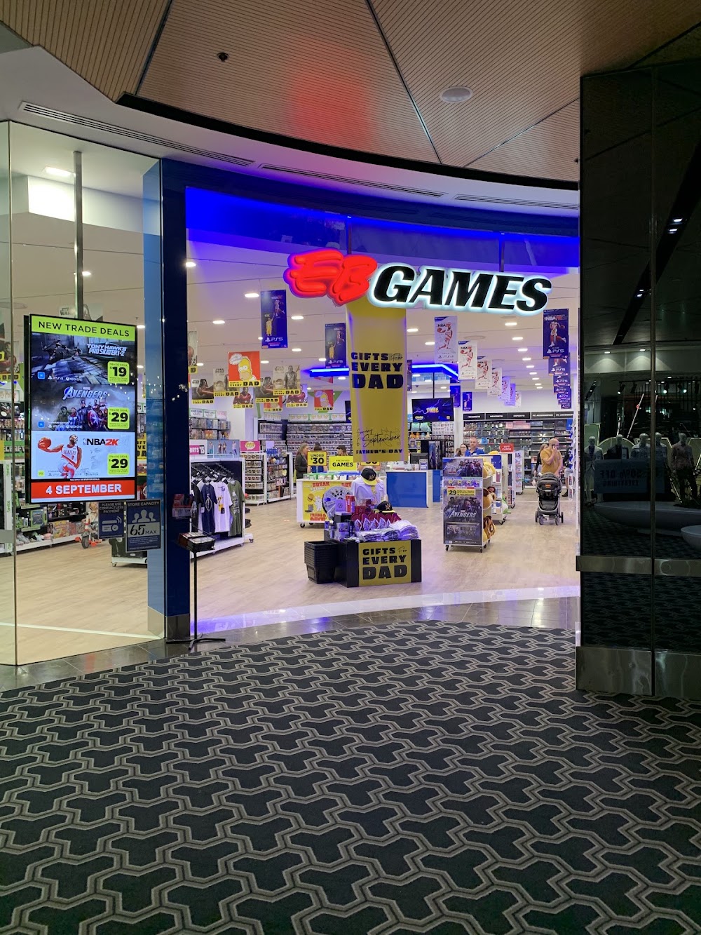 EB Games Carindale, tienda de TCG en Carindale