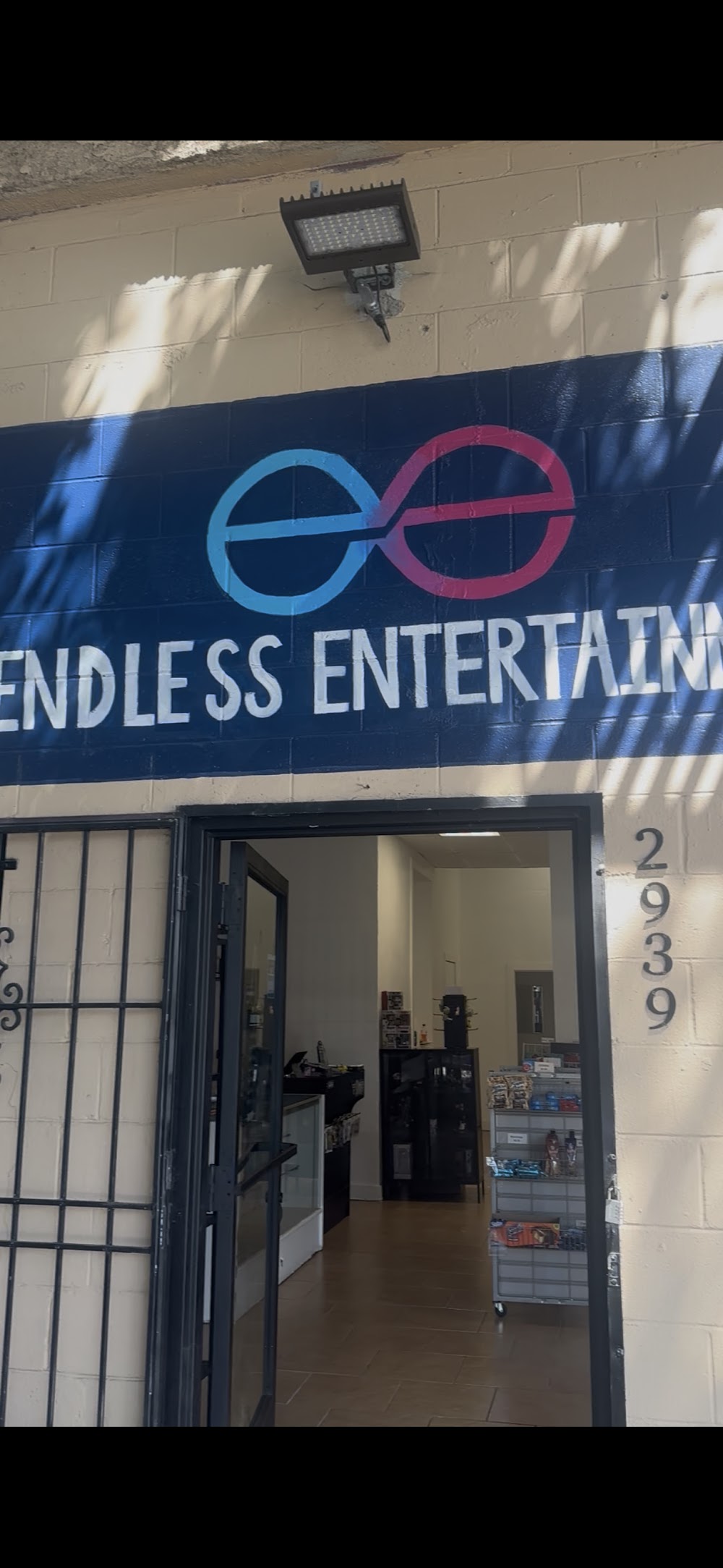 Endless Entertainment, tienda de TCG en Los Angeles