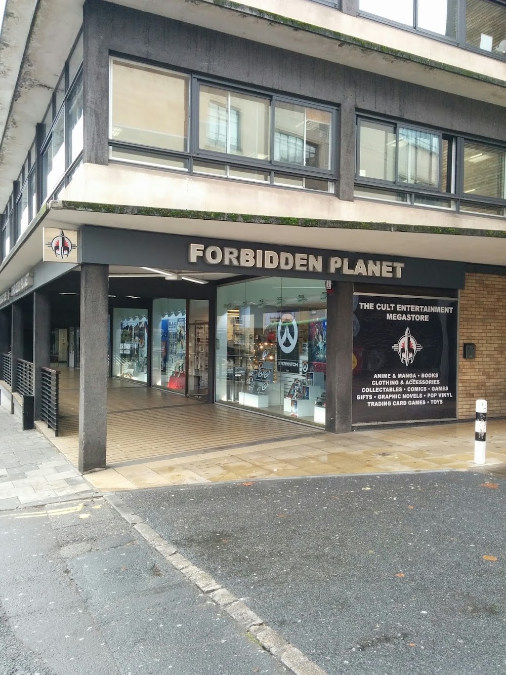 Forbidden Planet Bristol, tienda de TCG en Bristol