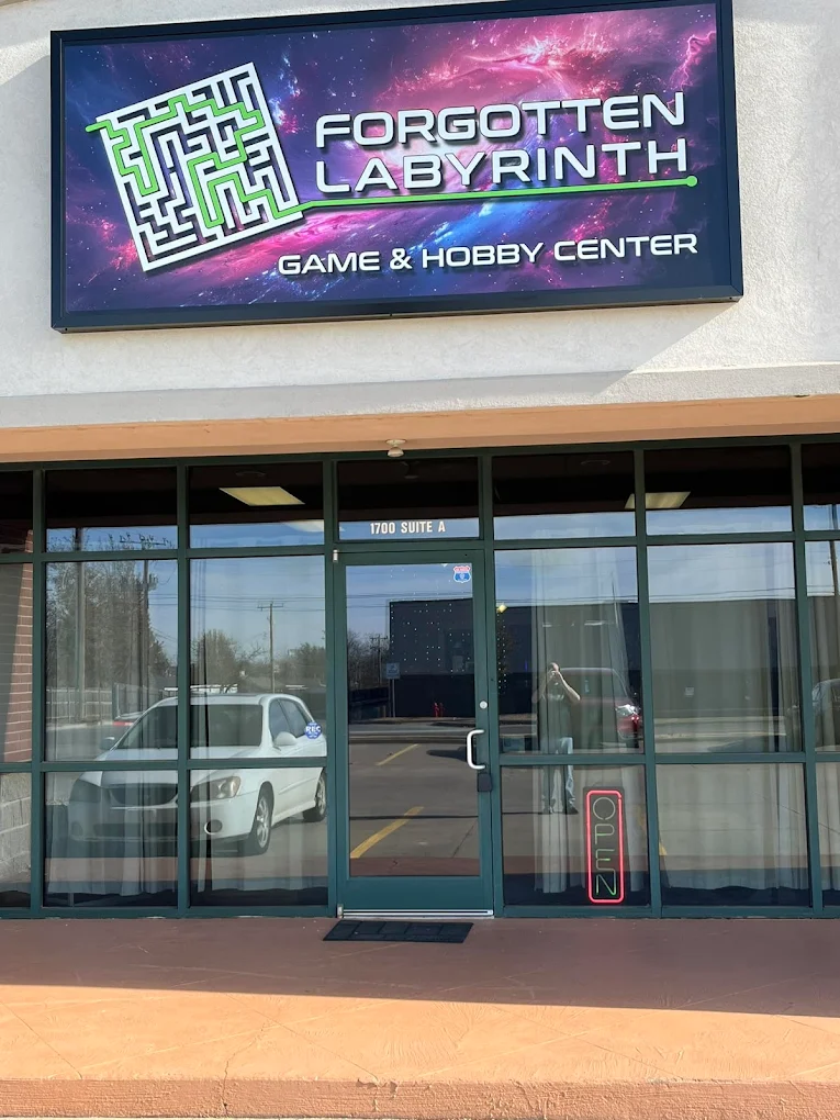 Forgotten Labyrinth Game & Hobby Center, tienda de TCG en Moore