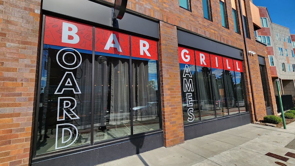 Free Parking Bar LLC, tienda de TCG en Cincinnati