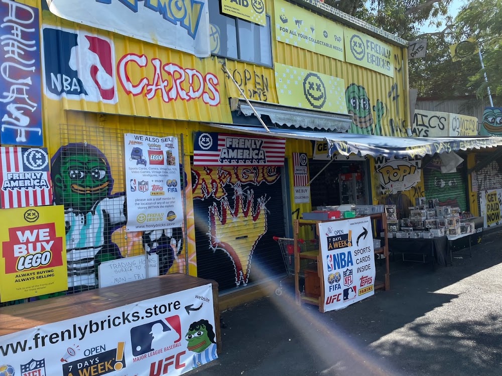 FRENLY BRICKS STORE, tienda de TCG en Varsity Lakes