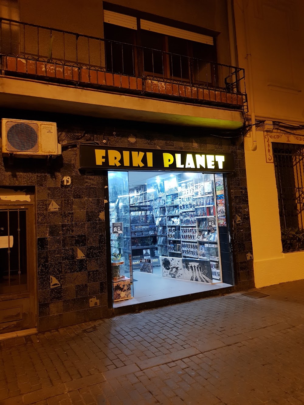 FRIKIPLANET, tienda de TCG en Badalona