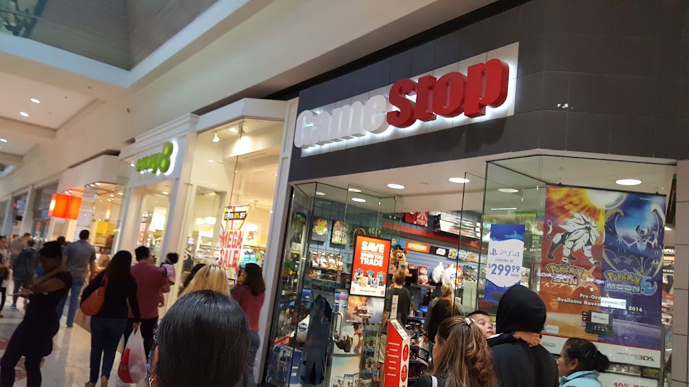 GameStop - 0332 - Washington Square, tienda de TCG en Portland