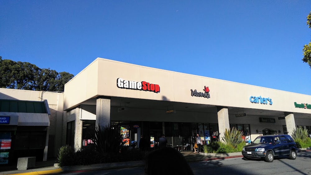 GameStop #0690, tienda de TCG en Colma