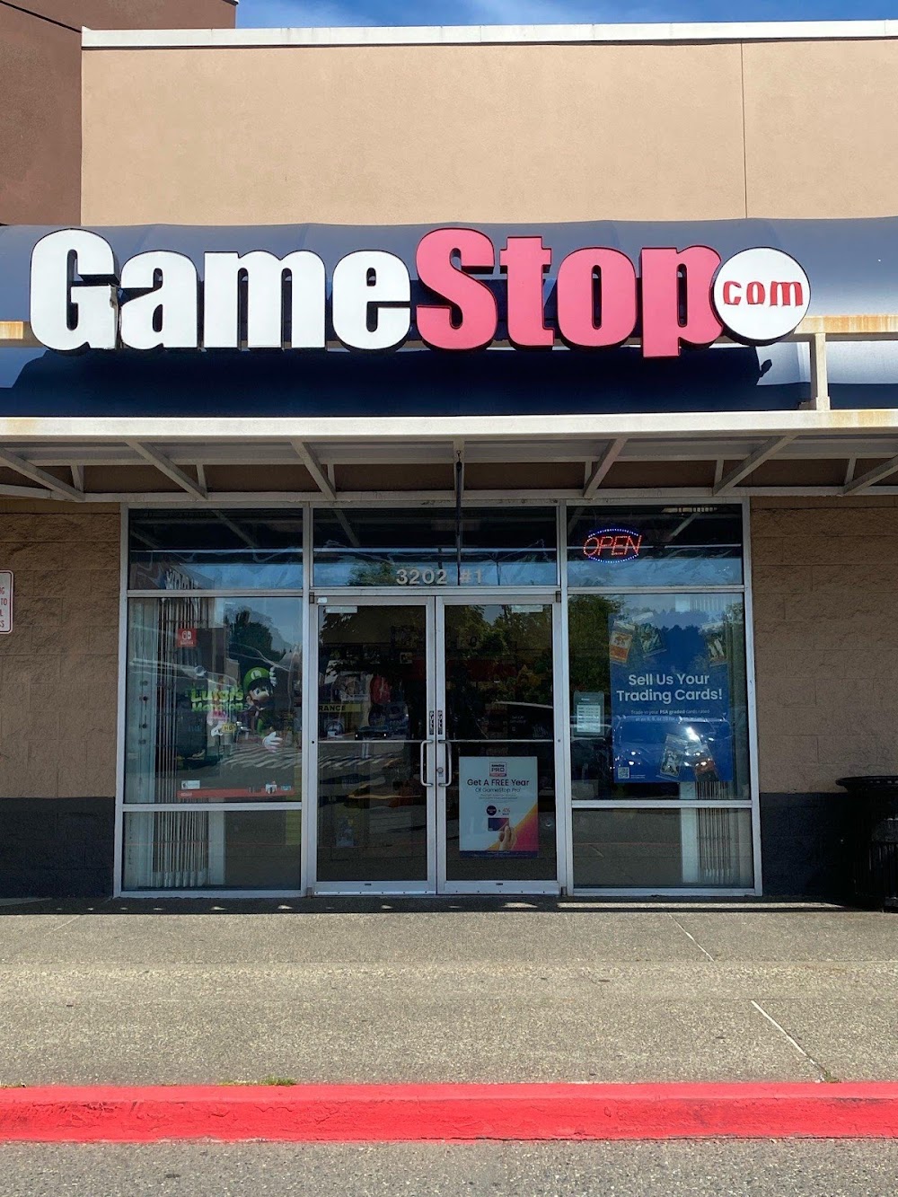 GameStop - 0733 - Tacoma Central, tienda de TCG en Tacoma